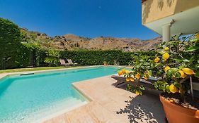Villa Almond